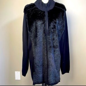 2X Beautiful Zip-front sweater from Catherine’s. Worn once. Excellent condition.